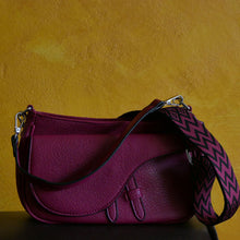 Laden Sie das Bild in den Galerie-Viewer, Damen Handtasche A. MASSI - violett, mit trendigem Umhänge-Gurt