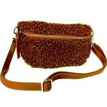 Laden Sie das Bild in den Galerie-Viewer, Crossover Bag MERANO - Made in Italy - Erlebe den absoluten Winterspaß mit unserer winterlichen Crossover Bag MERANO!