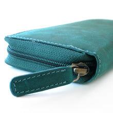 Laden Sie das Bild in den Galerie-Viewer, Reißverschluss Geldbörse TOP SECRET - petrol, Langformat, Echtleder, RFID-Schutz