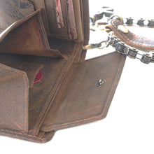 Laden Sie das Bild in den Galerie-Viewer, Naturleder Geldbörse - DEATHWING mit Kette - Querformat, Volllederausstattung , 11 Kartenfächer mit RFID Schutz, 2 Scheinfächer