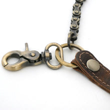 Laden Sie das Bild in den Galerie-Viewer, Naturleder Geldbörse - DEATHWING mit Kette - Querformat, Volllederausstattung , 11 Kartenfächer mit RFID Schutz, 2 Scheinfächer