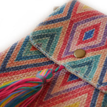 Laden Sie das Bild in den Galerie-Viewer, Handy Tasche MANDOLINE - Ethno-Look mit Quaste, 100 % vegan