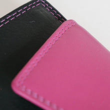 Laden Sie das Bild in den Galerie-Viewer, Geldbörse SMOOTH - hochkant, 11 genähte Kartenfächer, 2 Scheinfächer, doppelter Druckknopfverschluss