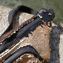 Laden Sie das Bild in den Galerie-Viewer, Slingbag - Bauchtasche mIt Pailletten schwarz gold