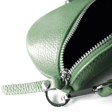 Laden Sie das Bild in den Galerie-Viewer, moderne Bauchtasche in olivgruen - Sling Bag - Guerteltasche - Made in Italy