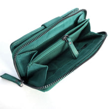 Laden Sie das Bild in den Galerie-Viewer, Reißverschluss Geldbörse CAPE TOWN - 16 Kartenfächer, tiefes Scheinfach, zweigeteiltes Münzfach, USED-OPTIK, Echtleder