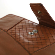 Laden Sie das Bild in den Galerie-Viewer, Reißverschluss Geldbörse CAPE TOWN - 16 Kartenfächer, tiefes Scheinfach, zweigeteiltes Münzfach, USED-OPTIK, Echtleder