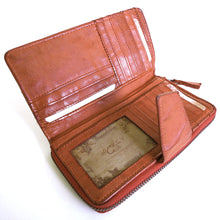 Laden Sie das Bild in den Galerie-Viewer, Reißverschluss Geldbörse CAPE TOWN - 16 Kartenfächer, tiefes Scheinfach, zweigeteiltes Münzfach, USED-OPTIK, Echtleder