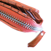 Laden Sie das Bild in den Galerie-Viewer, Reißverschluss Geldbörse CAPE TOWN - 16 Kartenfächer, tiefes Scheinfach, zweigeteiltes Münzfach, USED-OPTIK, Echtleder