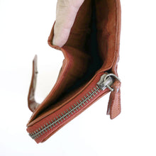 Laden Sie das Bild in den Galerie-Viewer, Reißverschluss Geldbörse CAPE TOWN - 16 Kartenfächer, tiefes Scheinfach, zweigeteiltes Münzfach, USED-OPTIK, Echtleder