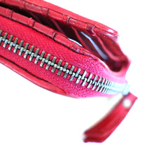Laden Sie das Bild in den Galerie-Viewer, Reißverschluss Geldbörse PUKALANI - cherry rot, 15 Kartenfächer, 1 tiefes Scheinfach, zweigeteiltes Münzfach, USED-OPTIK, Echtleder