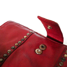 Laden Sie das Bild in den Galerie-Viewer, Reißverschluss Geldbörse PUKALANI - cherry rot, 15 Kartenfächer, 1 tiefes Scheinfach, zweigeteiltes Münzfach, USED-OPTIK, Echtleder