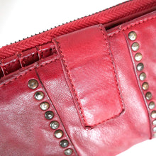 Laden Sie das Bild in den Galerie-Viewer, Reißverschluss Geldbörse PUKALANI - cherry rot, 15 Kartenfächer, 1 tiefes Scheinfach, zweigeteiltes Münzfach, USED-OPTIK, Echtleder