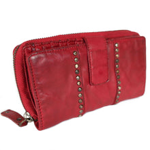 Laden Sie das Bild in den Galerie-Viewer, Reißverschluss Geldbörse PUKALANI - cherry rot, 15 Kartenfächer, 1 tiefes Scheinfach, zweigeteiltes Münzfach, USED-OPTIK, Echtleder