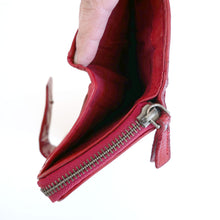 Laden Sie das Bild in den Galerie-Viewer, Reißverschluss Geldbörse PUKALANI - cherry rot, 15 Kartenfächer, 1 tiefes Scheinfach, zweigeteiltes Münzfach, USED-OPTIK, Echtleder