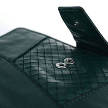 Laden Sie das Bild in den Galerie-Viewer, Reißverschluss Geldbörse CAPE TOWN - 16 Kartenfächer, tiefes Scheinfach, zweigeteiltes Münzfach, USED-OPTIK, Echtleder