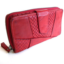 Laden Sie das Bild in den Galerie-Viewer, Reißverschluss Geldbörse CAPE TOWN - 16 Kartenfächer, tiefes Scheinfach, zweigeteiltes Münzfach, USED-OPTIK, Echtleder