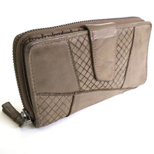 Laden Sie das Bild in den Galerie-Viewer, Reißverschluss Geldbörse CAPE TOWN - 16 Kartenfächer, tiefes Scheinfach, zweigeteiltes Münzfach, USED-OPTIK, Echtleder