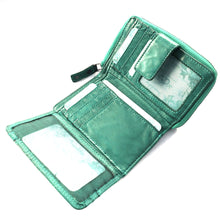 Laden Sie das Bild in den Galerie-Viewer, Reißverschluss Geldboerse im Used Look - grün - 12 Kartenfächer zweigeteiltes Muenzfach und Niet Applikationen aussen