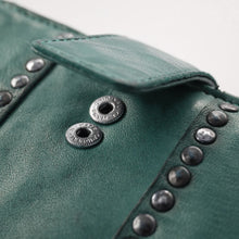 Laden Sie das Bild in den Galerie-Viewer, Reißverschluss Geldboerse im Used Look - grün - 12 Kartenfächer zweigeteiltes Muenzfach und Niet Applikationen aussen