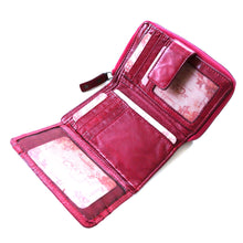 Laden Sie das Bild in den Galerie-Viewer, Reißverschluss Geldboerse im Used Look - rot - 12 Kartenfächer zweigeteiltes Muenzfach und Niet Applikationen aussen