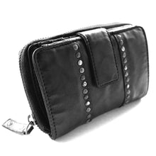 Laden Sie das Bild in den Galerie-Viewer, Reißverschluss Geldboerse im Used Look - schwarz - 12 Kartenfächer zweigeteiltes Muenzfach und Niet Applikationen aussen