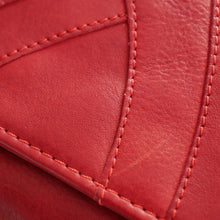 Laden Sie das Bild in den Galerie-Viewer, Geldbörse JAWS - rot, 12 Kartenfächer, 3 Scheinfächer, USED-OPTIK, Echtleder