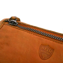 Laden Sie das Bild in den Galerie-Viewer, Reißverschluss Geldbörse CLIFTON - 12 Kartenfächer, 3 Scheinfächer, USED-OPTIK, Echtleder, RFID-Schutz
