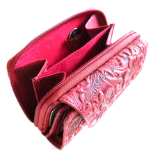 Laden Sie das Bild in den Galerie-Viewer, Reißverschluss Geldbörse FIORI - rot, geprägtes Blütenmuster, 16 Kartenfächer mit RFID Schutz, 2 Scheinfächer, Echtleder