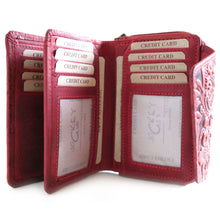 Laden Sie das Bild in den Galerie-Viewer, Reißverschluss Geldbörse FIORI - rot, geprägtes Blütenmuster, 16 Kartenfächer mit RFID Schutz, 2 Scheinfächer, Echtleder
