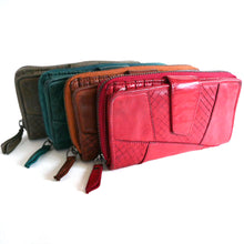 Laden Sie das Bild in den Galerie-Viewer, Reißverschluss Geldbörse CAPE TOWN - 16 Kartenfächer, tiefes Scheinfach, zweigeteiltes Münzfach, USED-OPTIK, Echtleder
