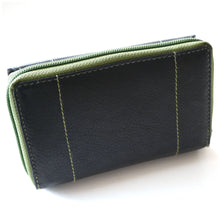 Laden Sie das Bild in den Galerie-Viewer, Damen Leder Geldbeutel zweifarbig in schwarz und gruen und Reissverschluss
