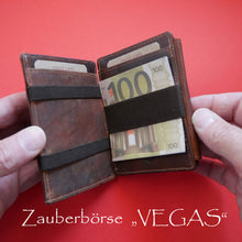 Laden Sie das Bild in den Galerie-Viewer, Zauber Geldbörse VEGAS - Volllederausstattung mit Magic Flair, 14 Kartenfächer und RFID Schutz