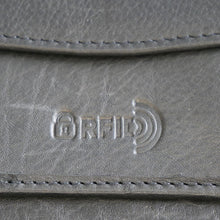 Laden Sie das Bild in den Galerie-Viewer, geldboerse berlin - hochkant schwarz 8 kartenfaecher mit rfid schutz 2 Scheinfaecher