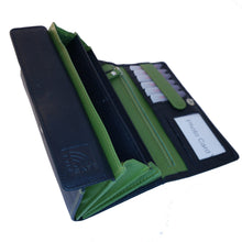 Laden Sie das Bild in den Galerie-Viewer, Damen Leder Geldboerse gruen mit gesticktem Blumenmotiv und Druckknopf Verschluss