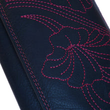 Laden Sie das Bild in den Galerie-Viewer, leder geldbeutel modell red flowers - 9 kartenfaecher mit rfid schutz und 3 scheinfaecher in den Farben schwarz rot online kaufen