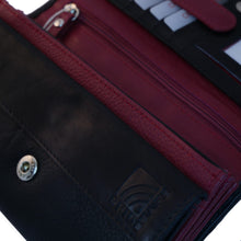 Laden Sie das Bild in den Galerie-Viewer, leder geldbeutel modell red flowers - 9 kartenfaecher mit rfid schutz und 3 scheinfaecher in den Farben schwarz rot online kaufen