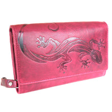 Laden Sie das Bild in den Galerie-Viewer, Naturleder Geldbörse LA GECKO - berry, 8 Kartenfächer mit RFID Schutz, 2 Scheinfächer, 1 Münzfach mit RV