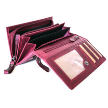 Laden Sie das Bild in den Galerie-Viewer, Naturleder Geldbörse LA GECKO - berry, 8 Kartenfächer mit RFID Schutz, 2 Scheinfächer, 1 Münzfach mit RV