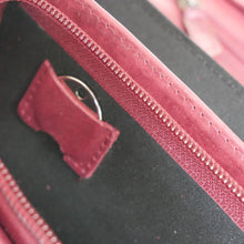 Laden Sie das Bild in den Galerie-Viewer, Naturleder Geldbörse LA GECKO - berry, 8 Kartenfächer mit RFID Schutz, 2 Scheinfächer, 1 Münzfach mit RV