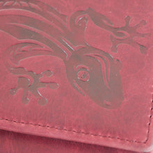 Laden Sie das Bild in den Galerie-Viewer, Naturleder Geldbörse LA GECKO - berry, 8 Kartenfächer mit RFID Schutz, 2 Scheinfächer, 1 Münzfach mit RV
