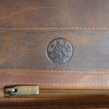 Laden Sie das Bild in den Galerie-Viewer, Naturledergeldbörse HORSE - Hochkant - 10 kartenfächer mit RFID Schutz - 2 Scheinfächer - Volllederausstattung