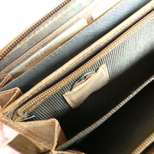 Laden Sie das Bild in den Galerie-Viewer, Reissverschluss Geldbörse Naturleder braun mit Kolibri Motiv