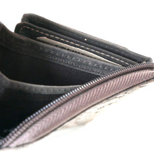 Laden Sie das Bild in den Galerie-Viewer, Geldbörse FLOWER M - braun, geprägt, 10 Kartenfächer, 2 Scheinfächer, Reißverschluss außen