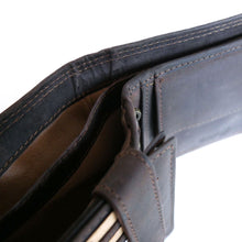 Laden Sie das Bild in den Galerie-Viewer, Naturleder Geldbörse TRAKTOR - Querformat, braun, 11 Kartenfächer mit RFID Schutz, 2 Scheinfächer