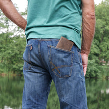 Laden Sie das Bild in den Galerie-Viewer, geldbeutel naturleder braun hochkant tribal