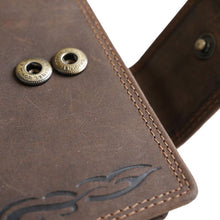 Laden Sie das Bild in den Galerie-Viewer, geldbeutel naturleder braun mit reissverschluss und tribal tattoo