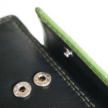 Laden Sie das Bild in den Galerie-Viewer, Geldbörse SMOOTH - hochkant, 11 genähte Kartenfächer, 2 Scheinfächer, doppelter Druckknopfverschluss