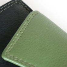 Laden Sie das Bild in den Galerie-Viewer, Geldbörse SMOOTH - hochkant, 11 genähte Kartenfächer, 2 Scheinfächer, doppelter Druckknopfverschluss