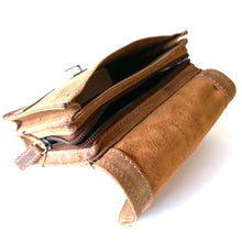 Laden Sie das Bild in den Galerie-Viewer, Biker Tasche Vintage cognac aus Wildleder